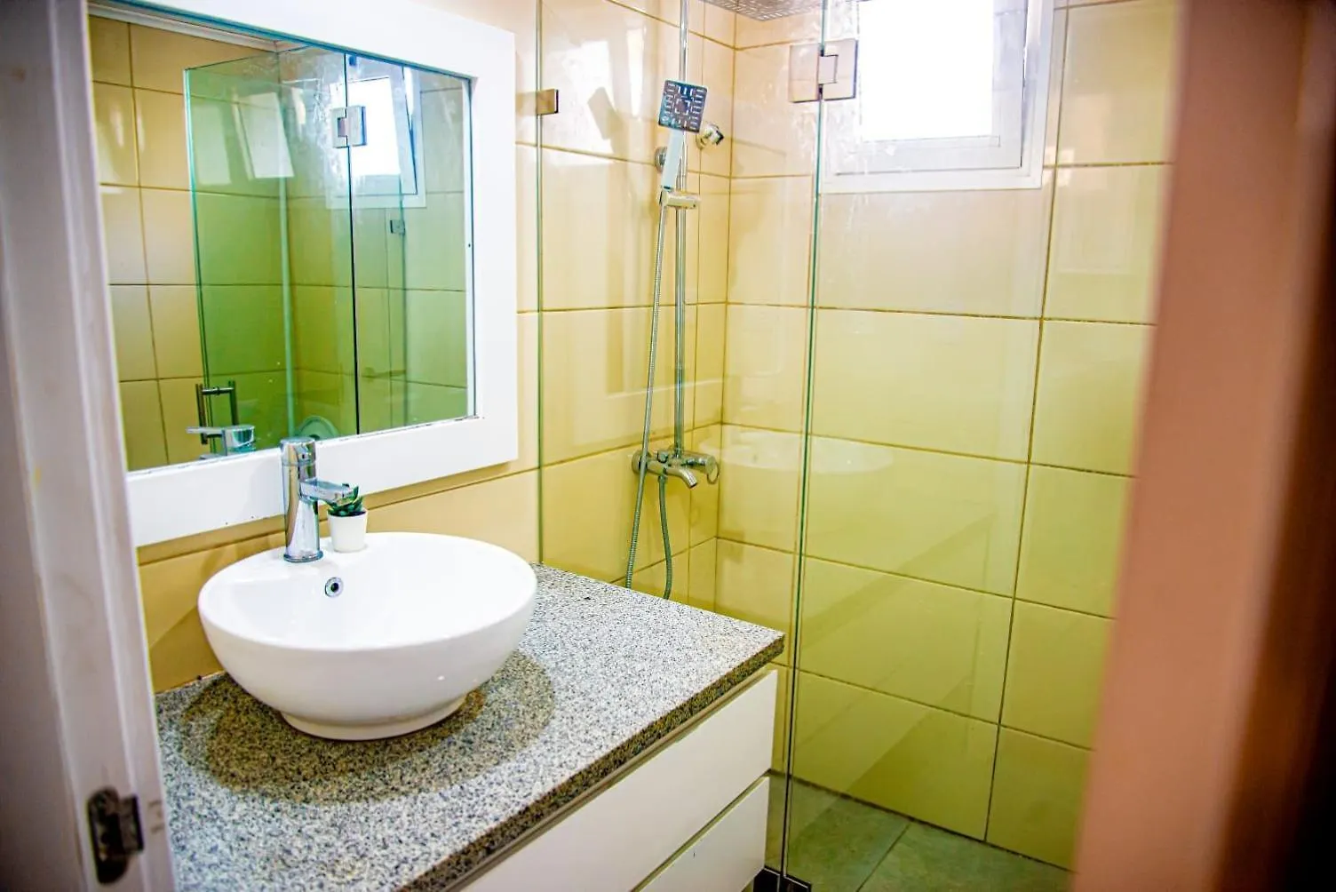 Beautiful 2-Bedroom Apartment In Cocotal With Amazing Lake Views And Pools بونتا كانا
